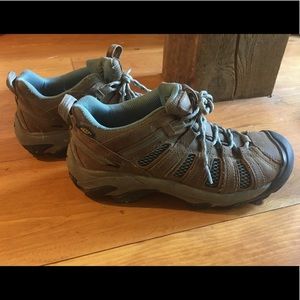 Keen ladies hiking shoes